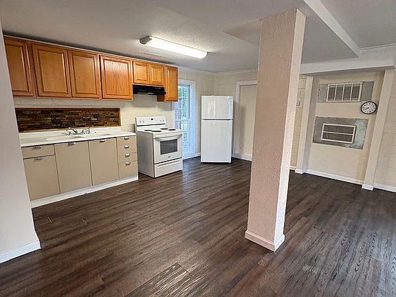 3rd image of 2018 McIntosh Rd APT B