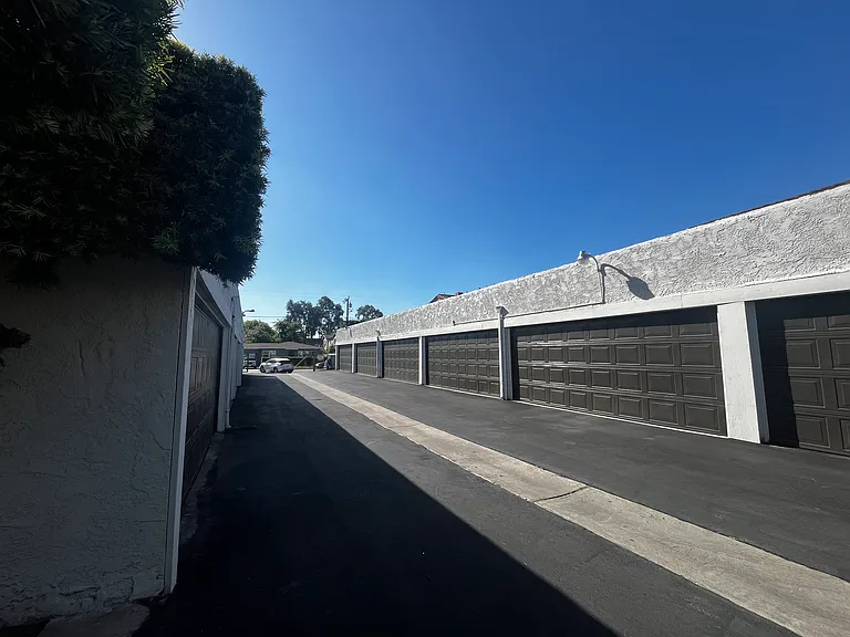 Park West Apartments — Photo 10