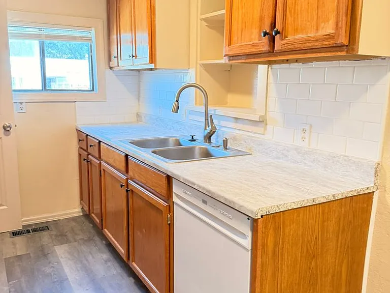 1302 Bunting Ave — Photo 10