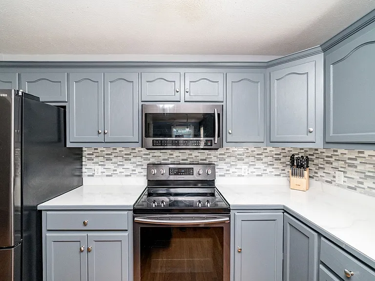 72 Viking Dr — Photo 33