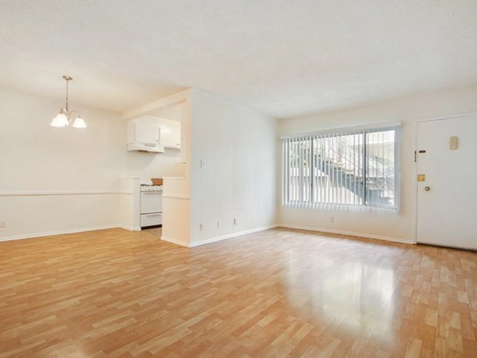 11615 Darlington, Prime Brentwood, Steps to San Vicente — Photo 3