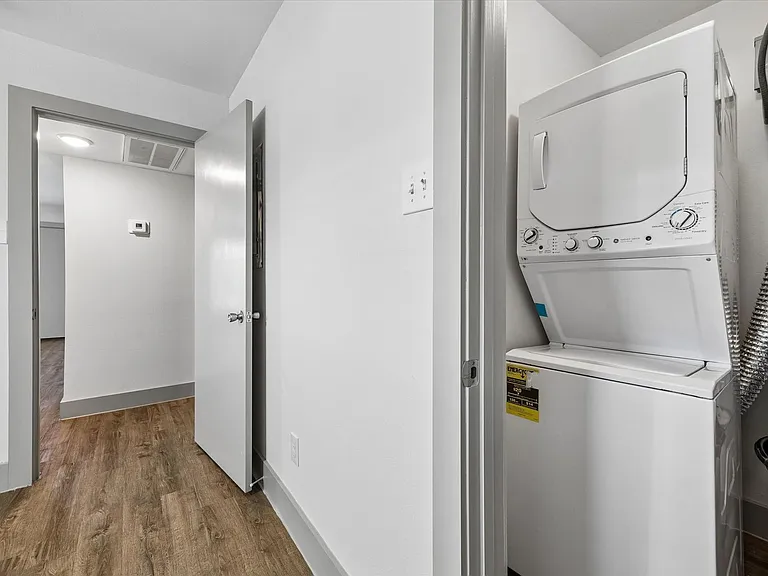 4300 Rosslyn — Photo 11