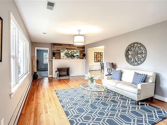3rd image of 3134 Windsorview Dr