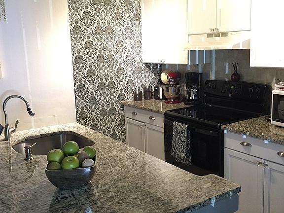 4th image of 603 Meadows Cir
