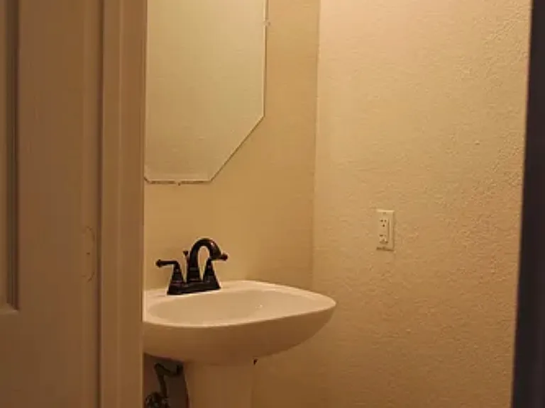2115 Bigmouth Hook — Photo 7