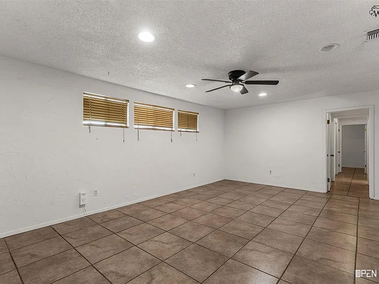 2920 Cunningham Dr — Photo 14