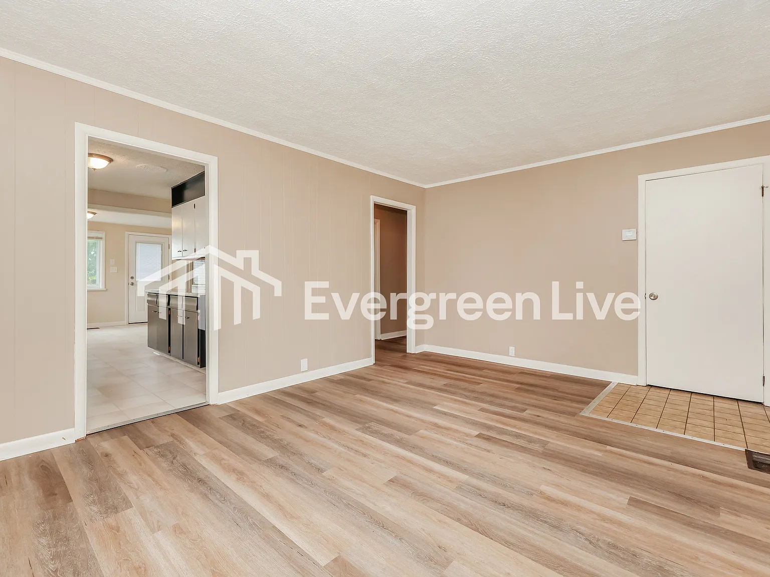 3 bed, 1.0 bath, 1030 sqft, $1,345 — Photo 3