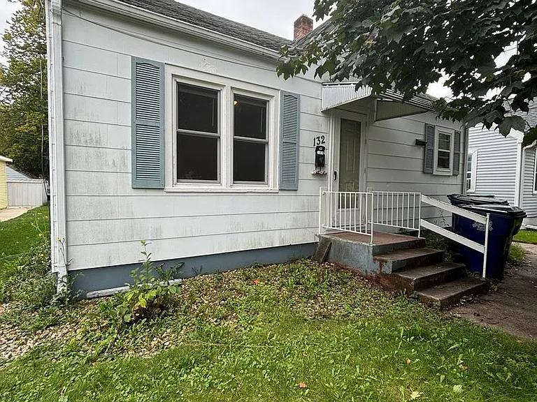 132 McKinley Ave — Photo 2