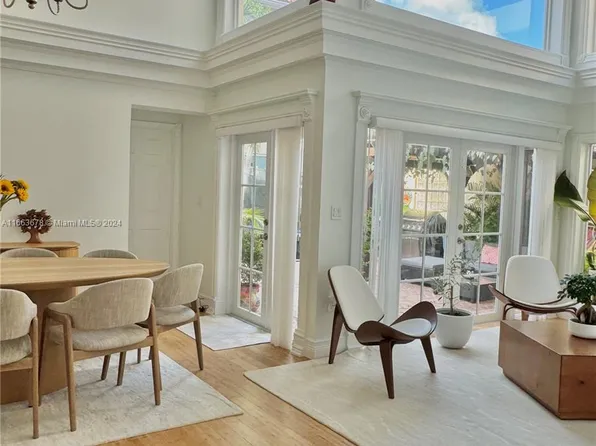 1075 Oysterwood St, Hollywood, FL 33019