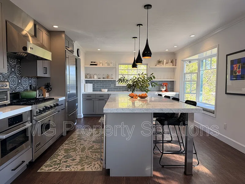3 bed, 3.0 bath, 2634 sqft, $11,500 — Photo 4
