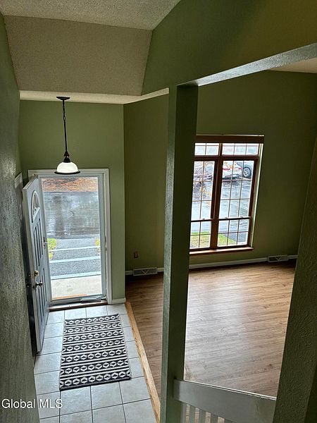 3rd image of 25 Stratton Circle