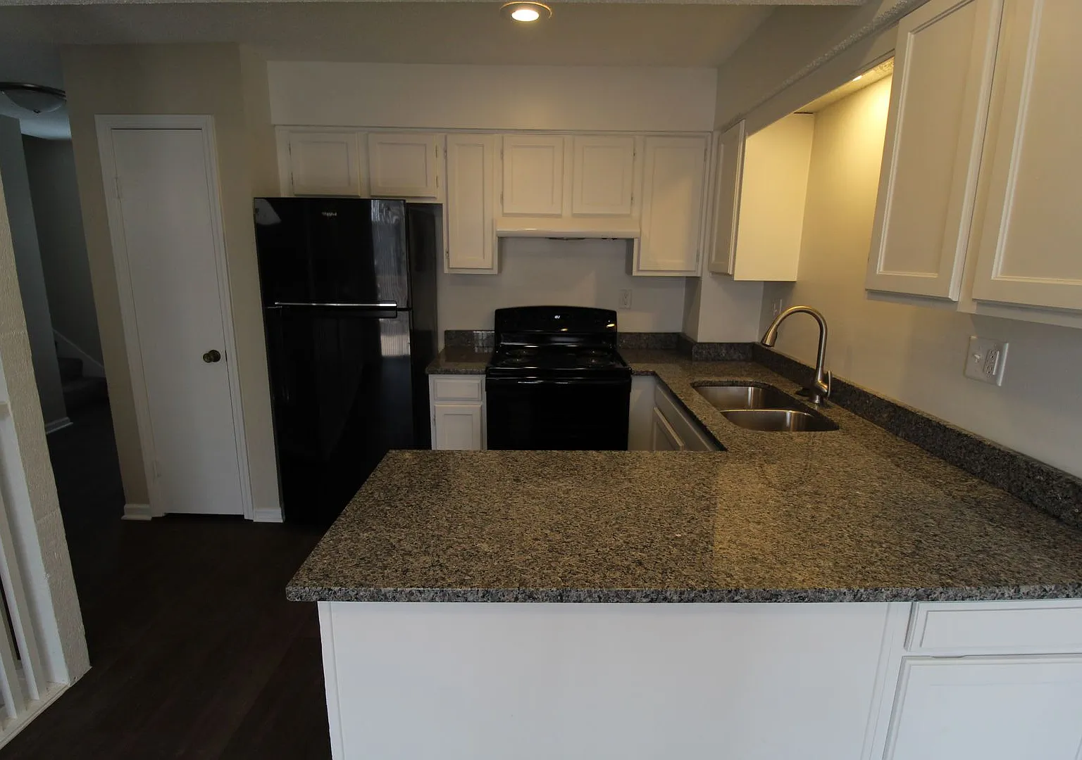Fully Remodeled 2 Bedroom 1.5 Bath Duplex In Olathe — Photo 3