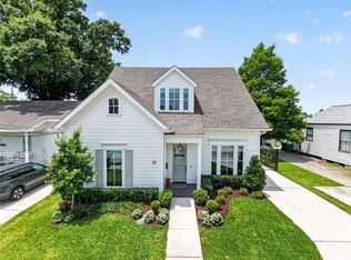 11 Metairie Ct, Metairie, LA 70001