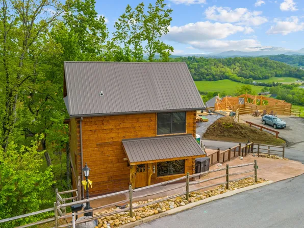 2412 Hawks Nest Way, Sevierville, TN 37862