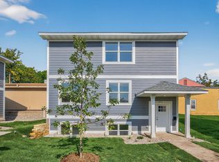 215 N Walnut St, Chaska, MN 55318