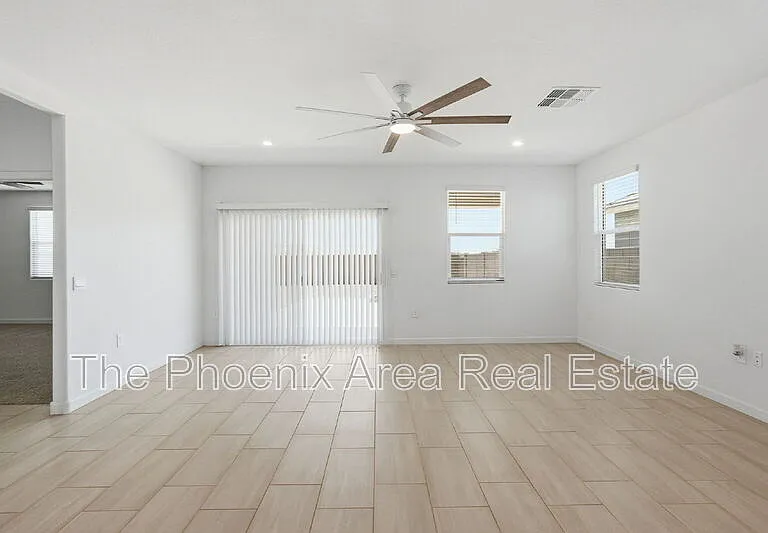 2761 W Seaver Ave — Photo 11