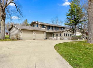 215 Shady Ln, Eureka, IL 61530