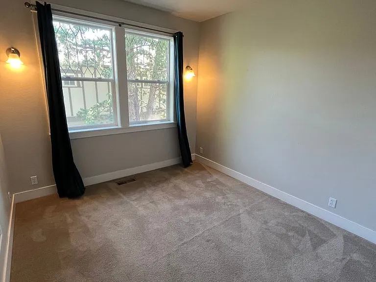 2473 NW Sacagawea Ln — Photo 13