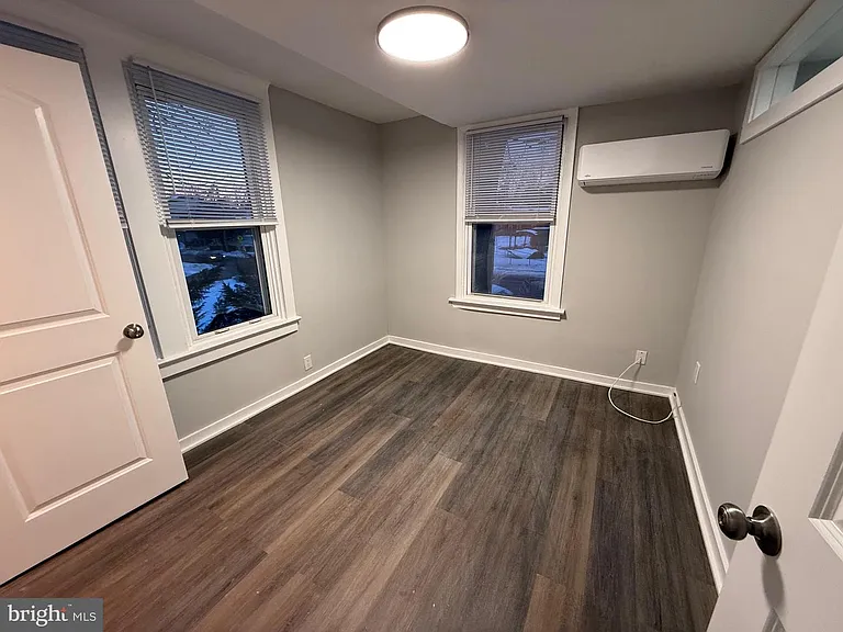 212 Warren St #2 — Photo 10