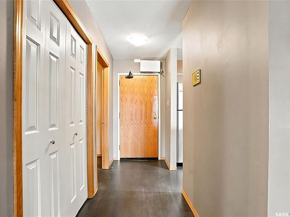 2nd image of UNIT 203-910 9th STREET E