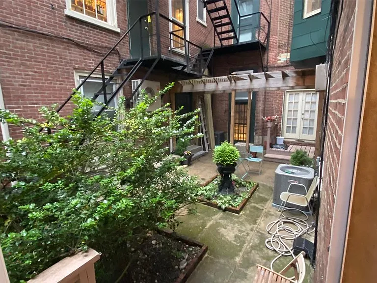 1834 Pine St #1R — Photo 10