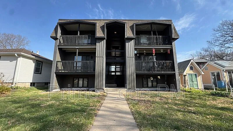 Building Photo - 2532 T St #5