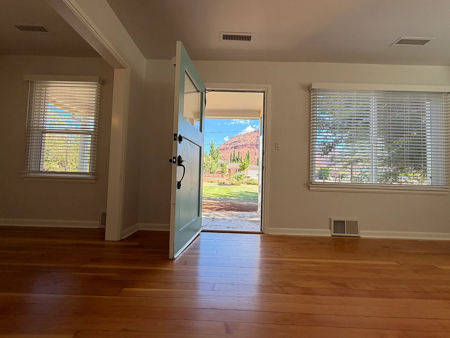 2 bed, 1200 sqft, $2,000 — Photo 4