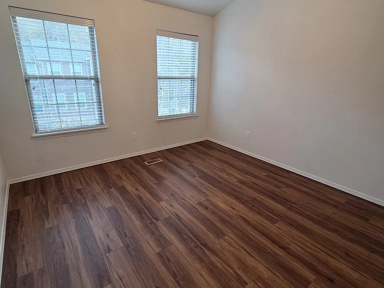 272 S Rolling Woods Way — Photo 21