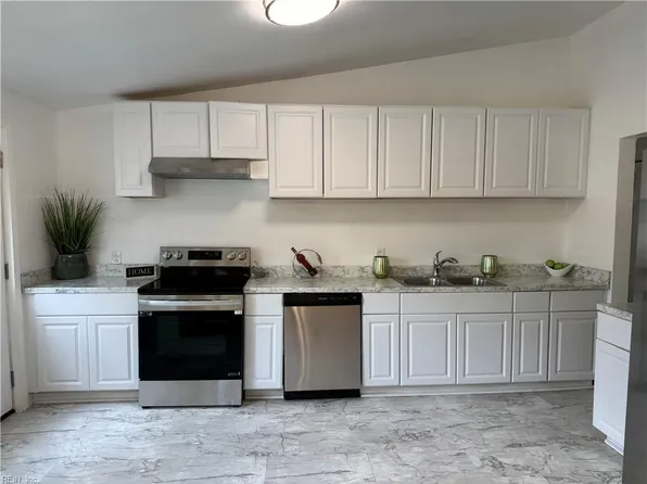 5477 Bayberry Dr, Norfolk, VA 23502