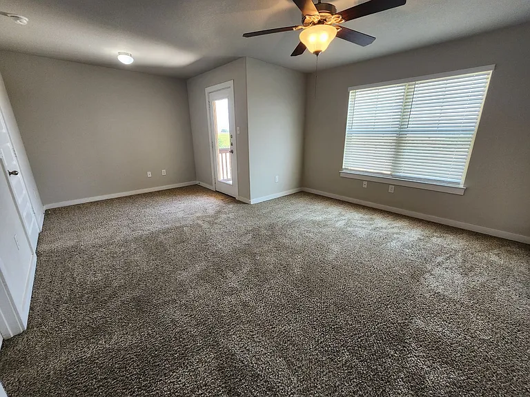 319 Creekside Curv — Photo 13