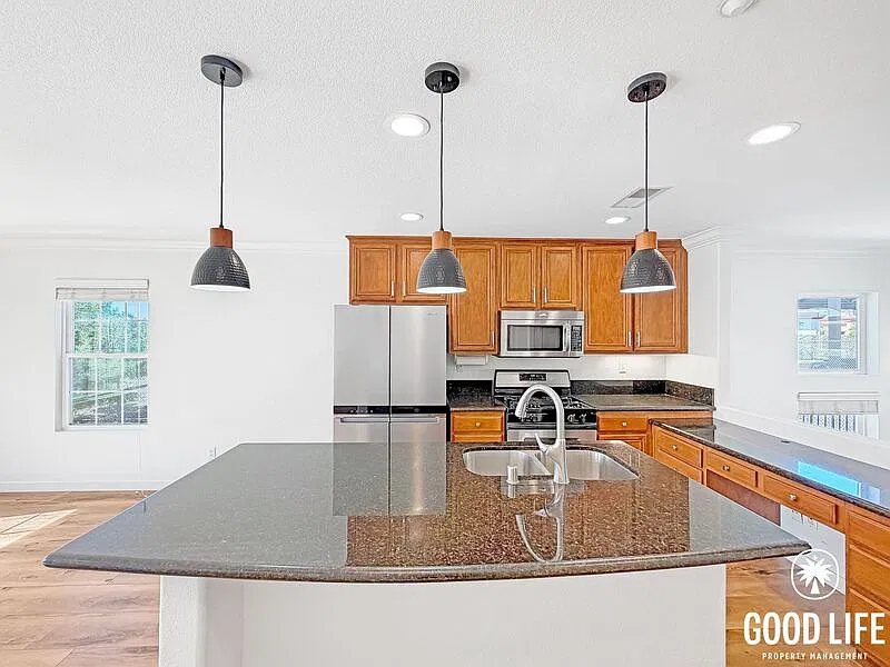 2 bed, 2.5 bath, 1231 sqft, $3,800 — Photo 2