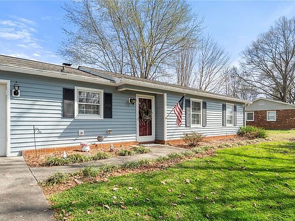 3rd image of 126 Maple Ln