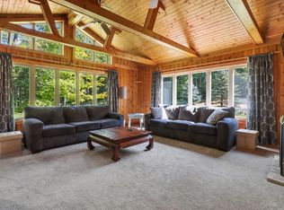 N1415 Maple Hills Dr, Fontana, WI 53125