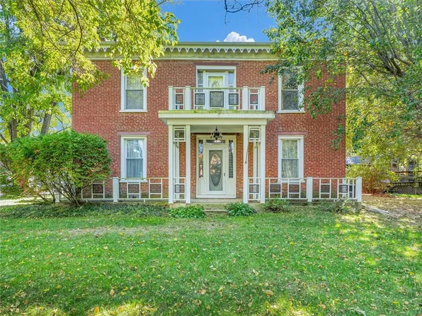 770 12th St, Charleston, IL 61920