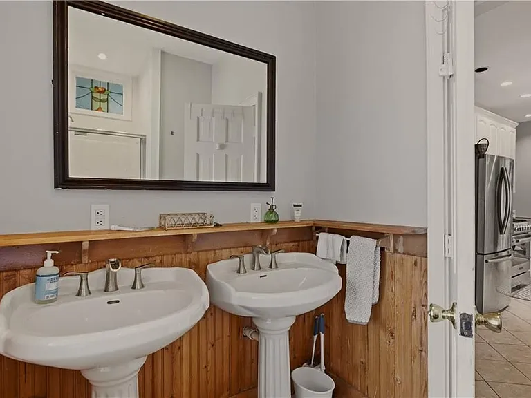92 Pelham St — Photo 18
