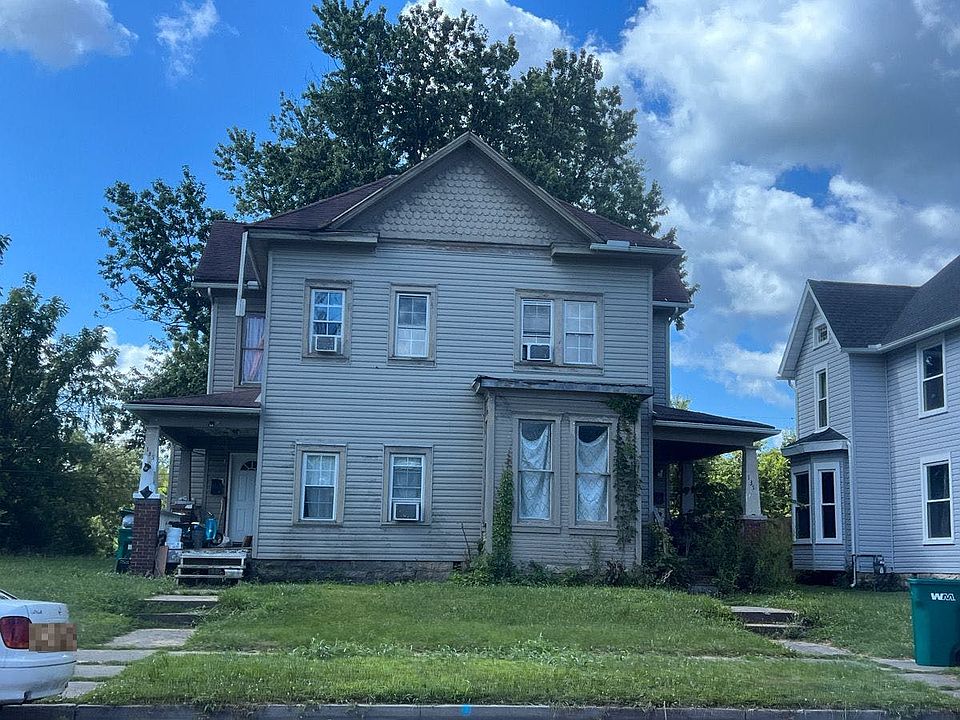 1st image of 133-135 E Grand Ave