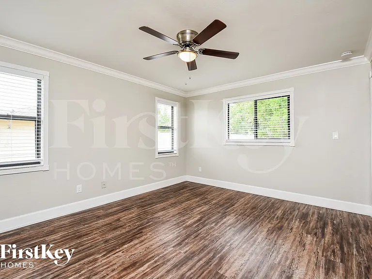1122 SE 22nd Ter — Photo 9