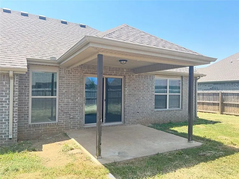 211 Genoa Way — Photo 18