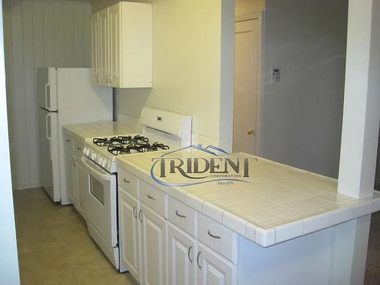 444-462 McRae Way — Photo 26