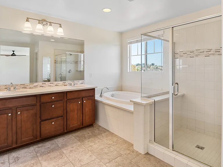 Master Bathroom with double Vanity and Jacuzzi Bath