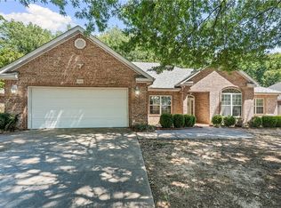 2834 N Quail Creek Dr, Fayetteville, AR 72703