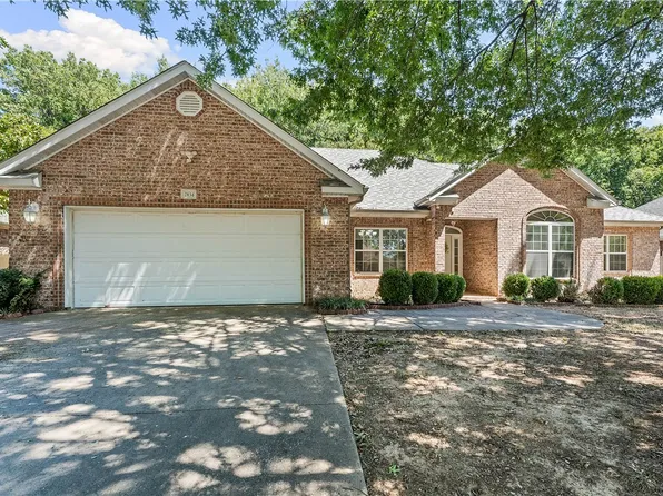 2834 N Quail Creek Dr, Fayetteville, AR 72703