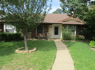 3935 Queens Ct, Garland, TX 75043