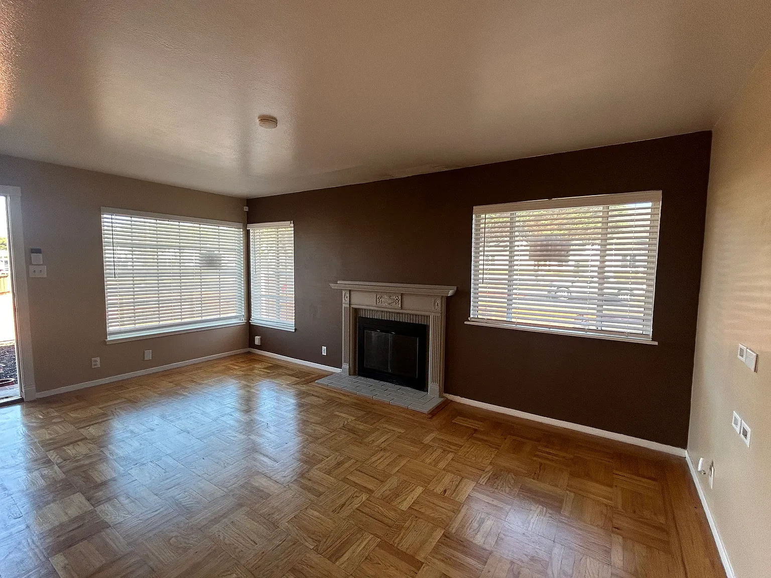 3 bed, 1150 sqft, $5,200 — Photo 3