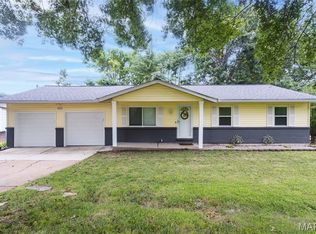 26 W Lakewood Dr, Fenton, MO 63026