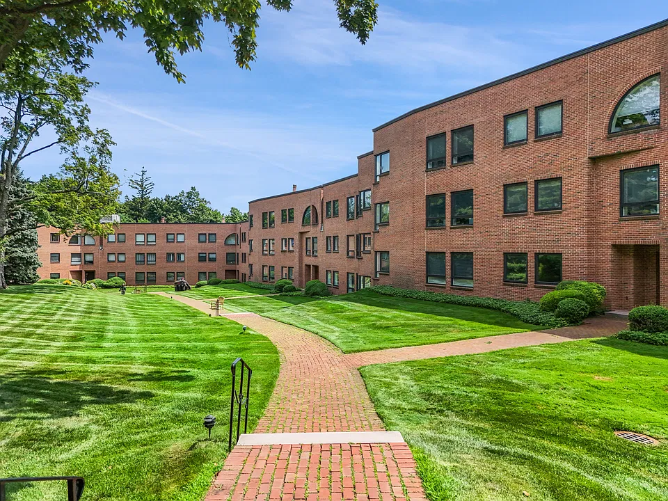 1 Milbank Ave #Penthouse 1H