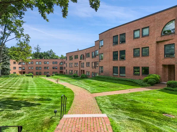1 Milbank Ave #Penthouse 1h, Greenwich, CT 06830