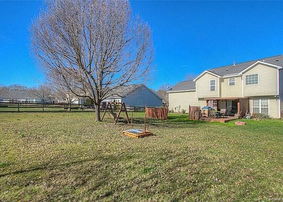 5th image of 1013 Enderbury Dr