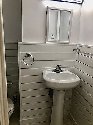 4th image of 102 E 31st St APT 1C