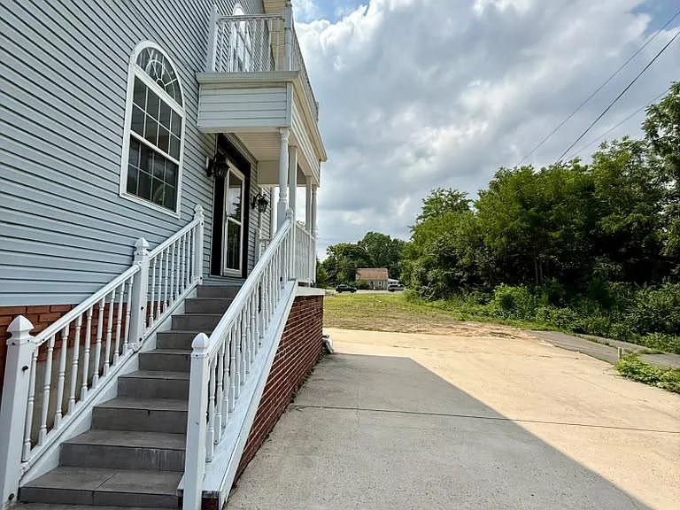 3001 Preston Ave — Photo 1